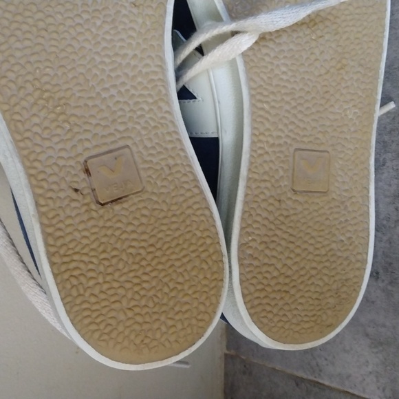 VEJA SHOES - Picture 8 of 11